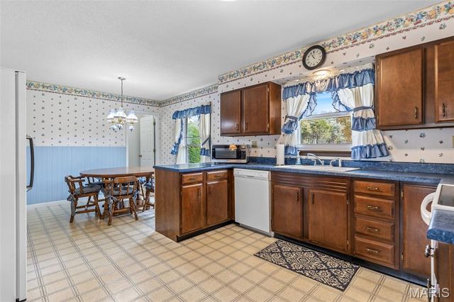 1535 Highway H, Farmington, MO 63640