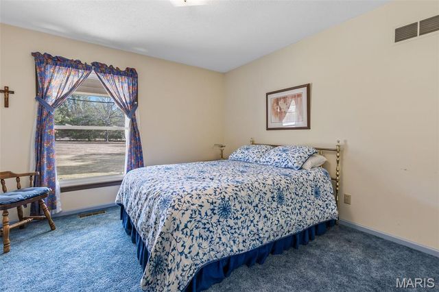 1535 Highway H, Farmington, MO 63640