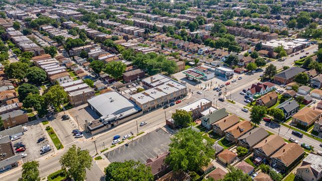 6742 16th Street W B, Berwyn, IL 60402