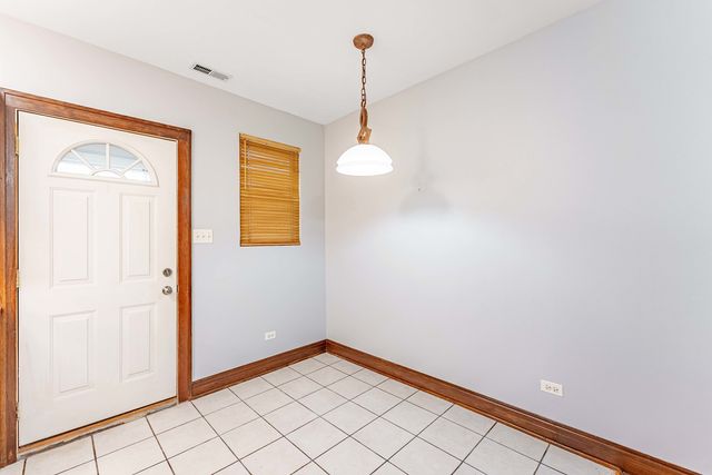 6742 16th Street W B, Berwyn, IL 60402