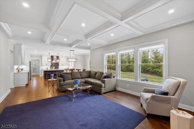 20 Ravine Ave, Wyckoff Twp., NJ 07481