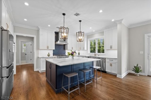 20 Ravine Ave, Wyckoff Twp., NJ 07481