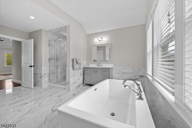 20 Ravine Ave, Wyckoff Twp., NJ 07481
