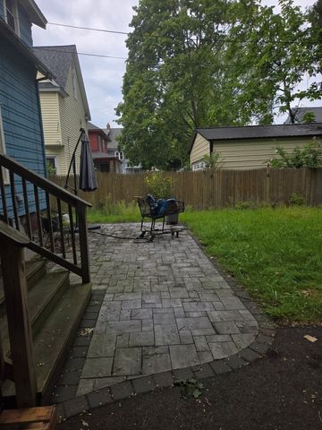 81 Lyndale St, Springfield, MA 01108
