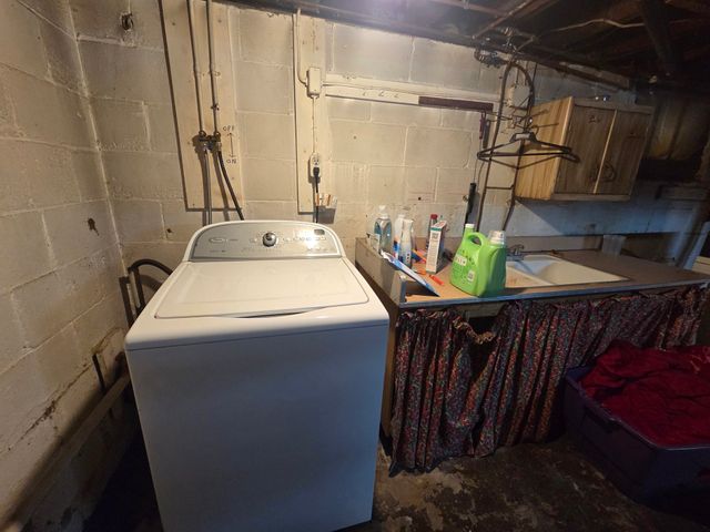 81 Lyndale St, Springfield, MA 01108