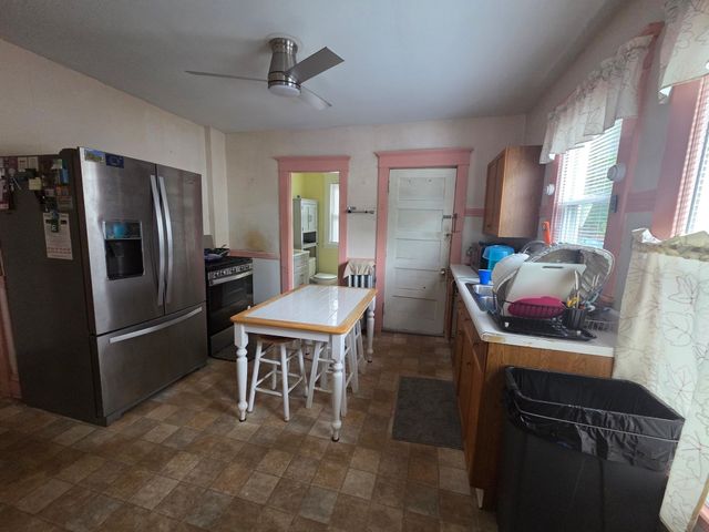 81 Lyndale St, Springfield, MA 01108