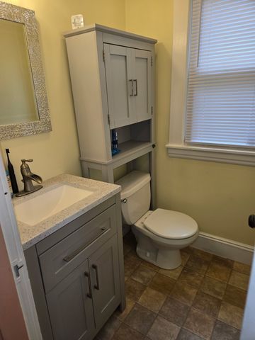 81 Lyndale St, Springfield, MA 01108