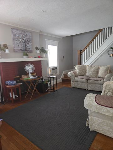 81 Lyndale St, Springfield, MA 01108