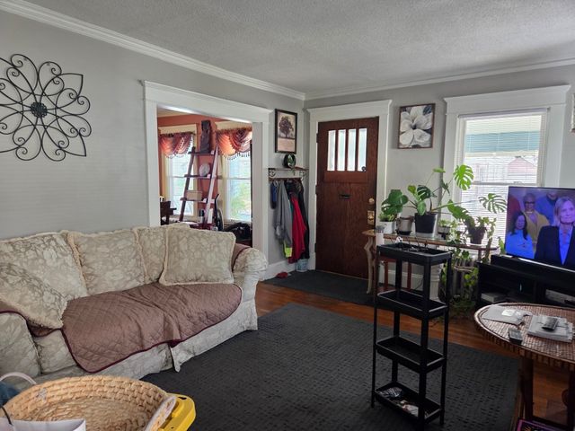81 Lyndale St, Springfield, MA 01108