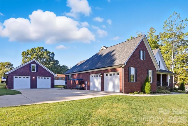 706 Toncin Avenue, Bessemer City, NC 28016