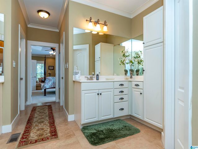 147 INDIAN GATE CIRCLE, Indian Springs Village, AL 35242