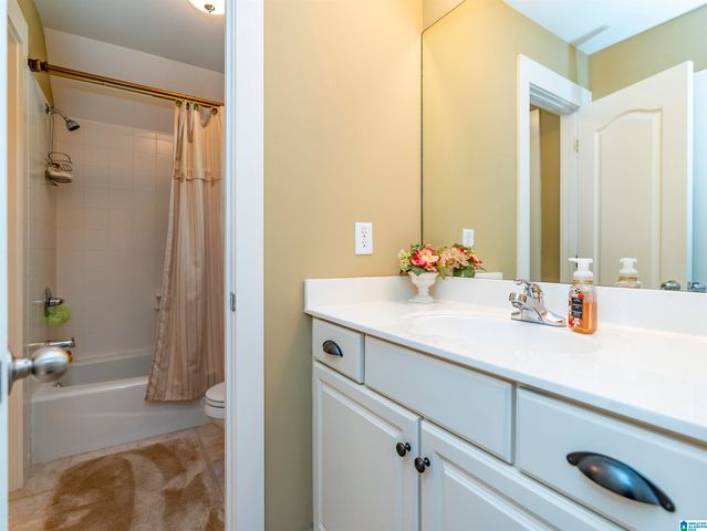 147 INDIAN GATE CIRCLE, Indian Springs Village, AL 35242