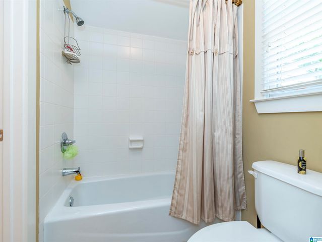 147 INDIAN GATE CIRCLE, Indian Springs Village, AL 35242
