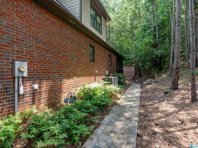 147 INDIAN GATE CIRCLE, Indian Springs Village, AL 35242