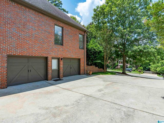 147 INDIAN GATE CIRCLE, Indian Springs Village, AL 35242
