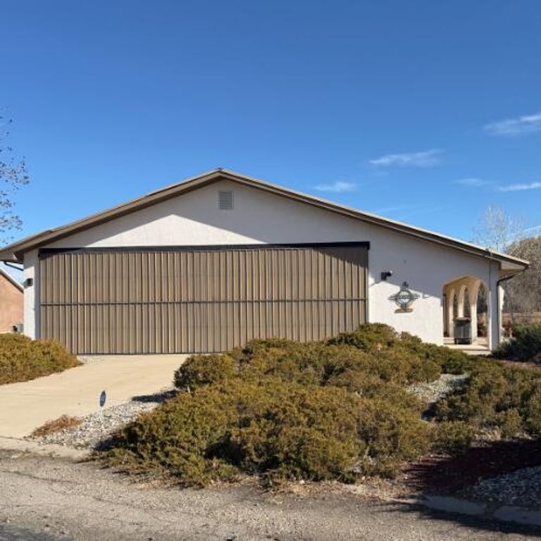 3860 Tammy Court, Los Lunas, NM 87031