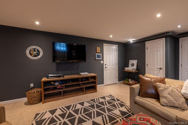 5 Sunrise Terrace, New Windsor, NY 12553