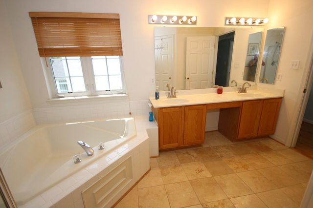 18537 RELIANT DR, Gaithersburg, MD 20879