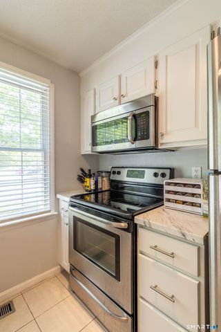 283 Strawberry Circle, Windsor, CT 06095