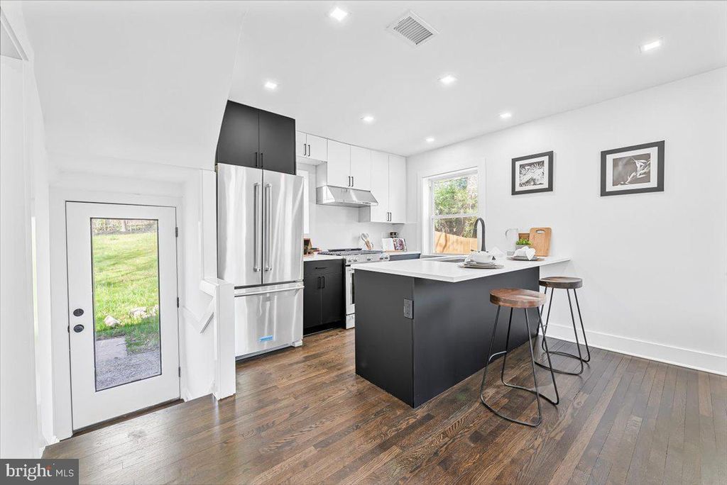 Image 10 of property listing at 2613 E WEST HWY, Chevy Chase, MD 20815