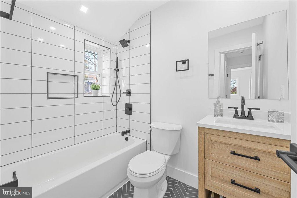 Image 21 of property listing at 2613 E WEST HWY, Chevy Chase, MD 20815