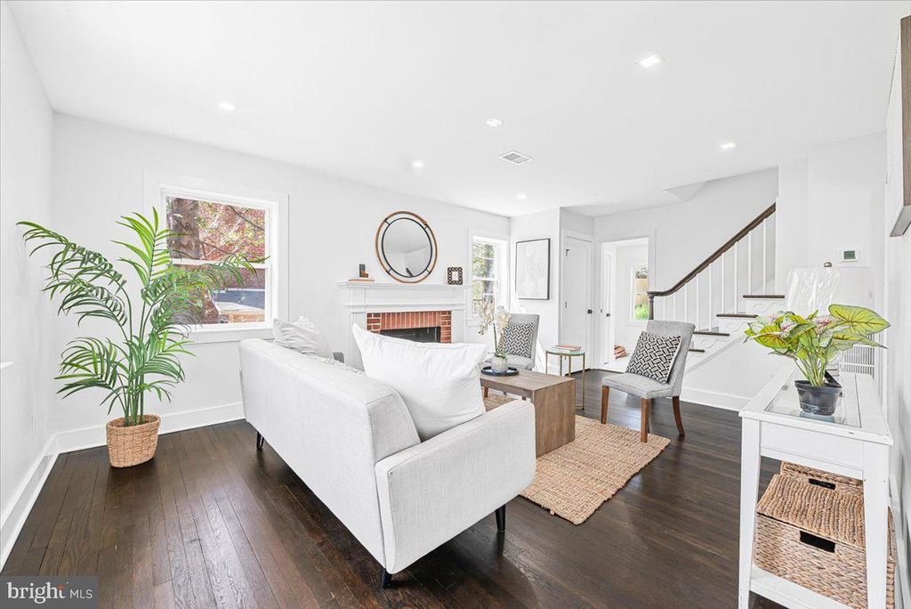 Image 4 of property listing at 2613 E WEST HWY, Chevy Chase, MD 20815