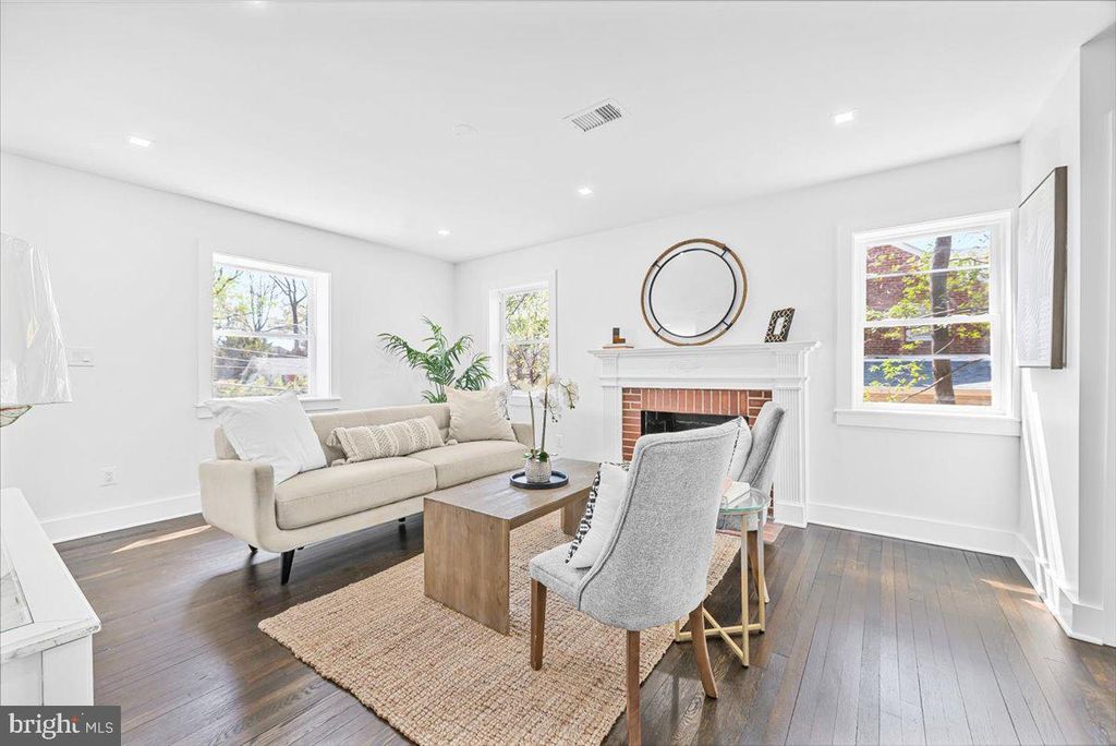 Image 6 of property listing at 2613 E WEST HWY, Chevy Chase, MD 20815