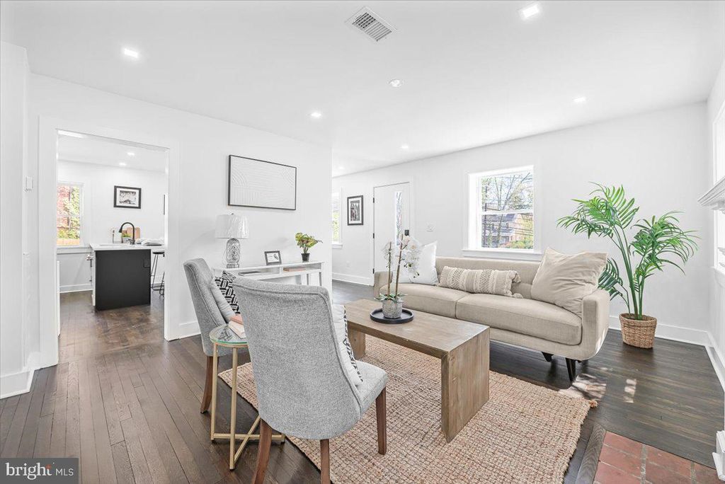 Image 7 of property listing at 2613 E WEST HWY, Chevy Chase, MD 20815