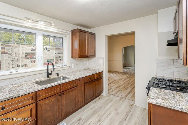 914 Moore Street, Toledo, OH 43608