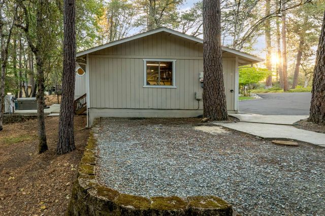 19651 Echo Blue Dr, Penn Valley, CA 95946
