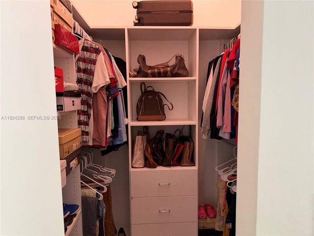 8611 NW 51st Ct, Lauderhill, FL 33351