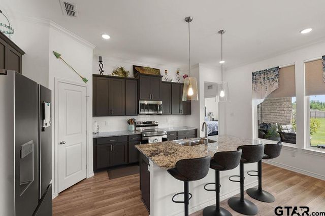 987 Adams, Chandler, TX 75758