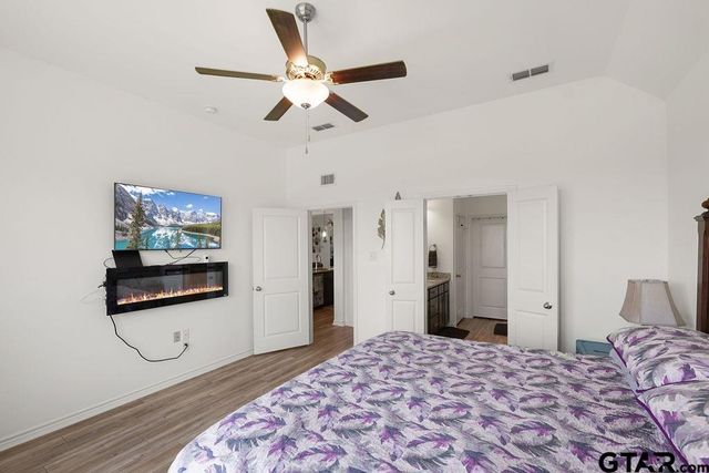 987 Adams, Chandler, TX 75758