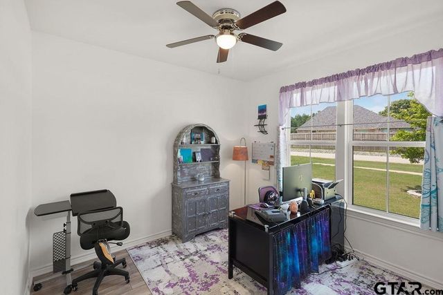 987 Adams, Chandler, TX 75758