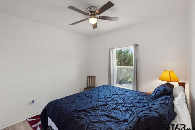987 Adams, Chandler, TX 75758