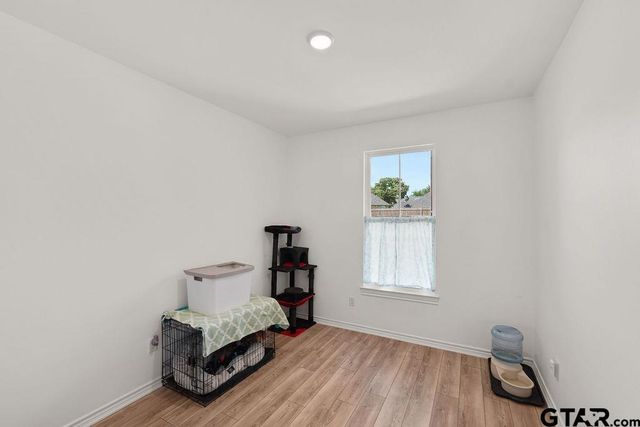 987 Adams, Chandler, TX 75758