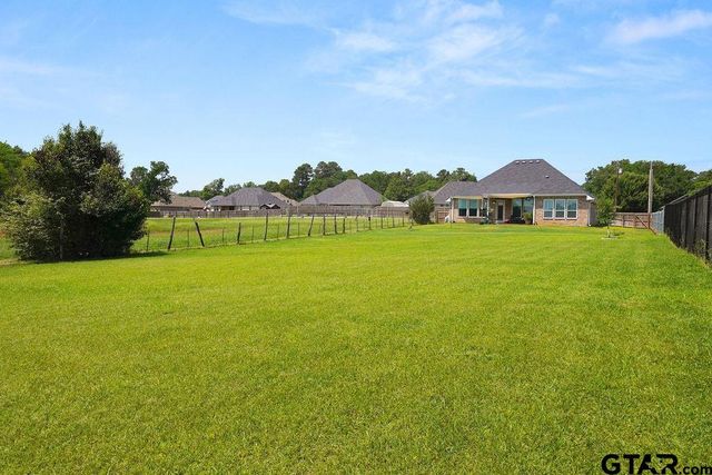 987 Adams, Chandler, TX 75758
