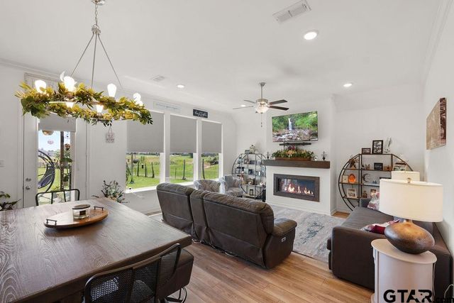 987 Adams, Chandler, TX 75758