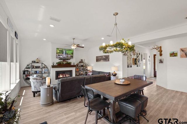 987 Adams, Chandler, TX 75758