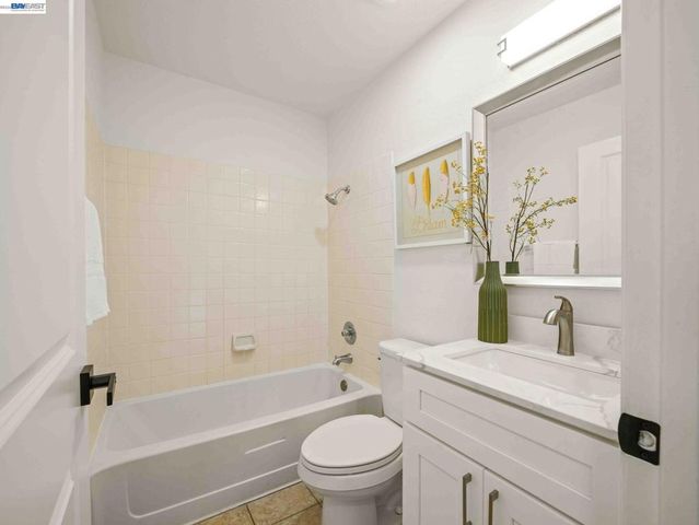 34219 Kenwood Dr, Fremont, CA 94555