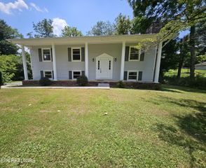 107 Nebraska Ave, Oak Ridge, TN 37830