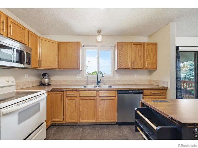 727 41st Ave Ct, Greeley, CO 80634