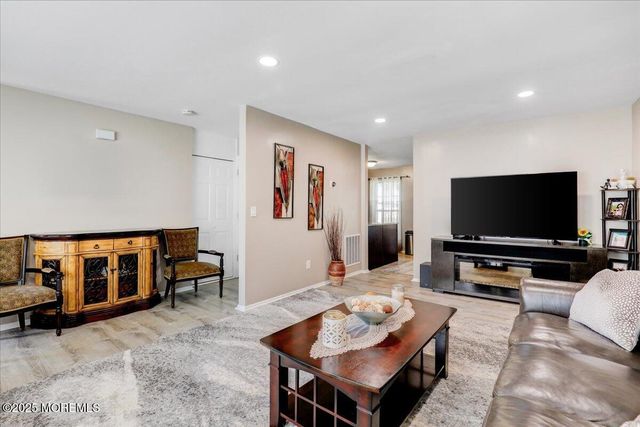 111 Joan Court, Jackson, NJ 08527