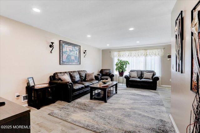 111 Joan Court, Jackson, NJ 08527