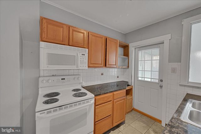 382 SUNSET RD, Reading, PA 19611