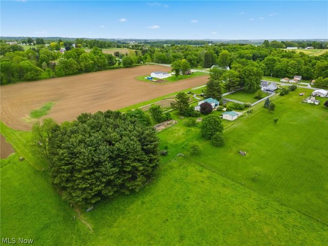 4839 Manchester Avenue SW, Navarre, OH 44662