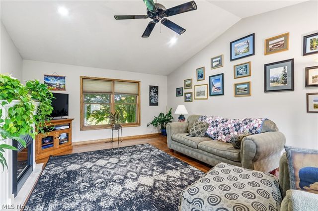 4839 Manchester Avenue SW, Navarre, OH 44662