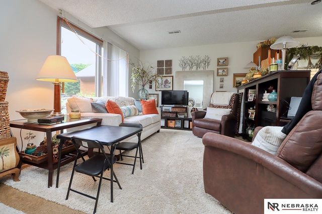 3440 S 39th Street, Lincoln, NE 68506