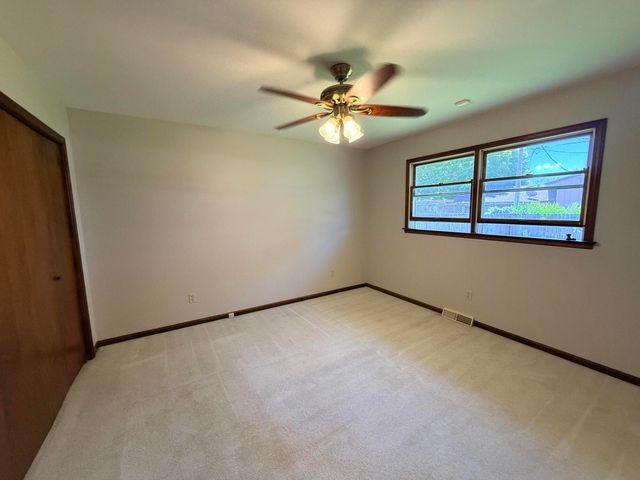 1619 W 95th Avenue, Crown Point, IN 46307