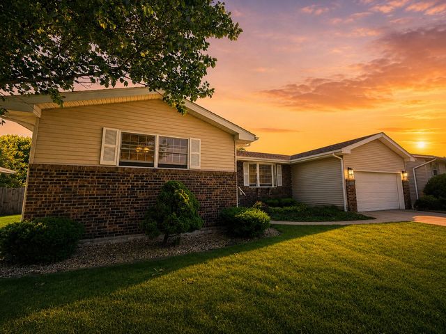 1619 W 95th Avenue, Crown Point, IN 46307